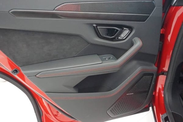 2023-lamborghini-urus-s-awd-4dr-suv (12)