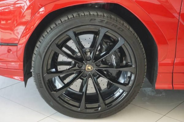 2023-lamborghini-urus-s-awd-4dr-suv (2)