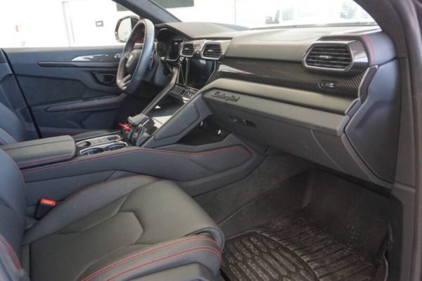 2023-lamborghini-urus-s-awd-4dr-suv (37)