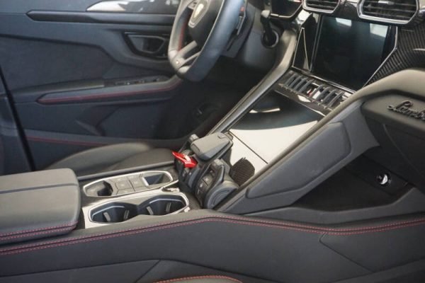 2023-lamborghini-urus-s-awd-4dr-suv (38)