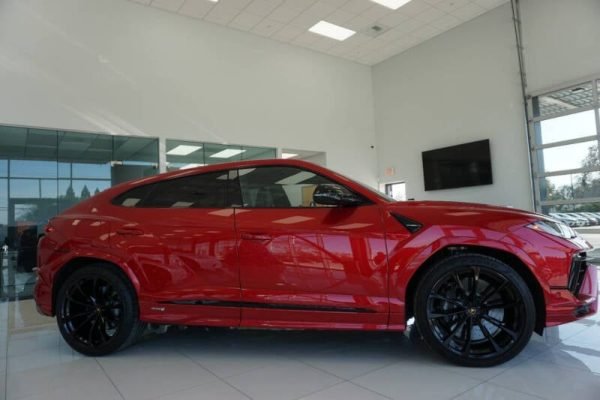 2023-lamborghini-urus-s-awd-4dr-suv (7)