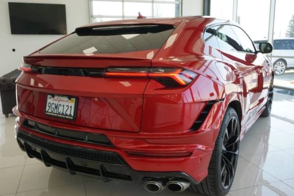 2023-lamborghini-urus-s-awd-4dr-suv (8)