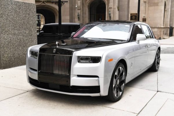 2024-rolls-royce-phantom-base-4dr-sedan (1)