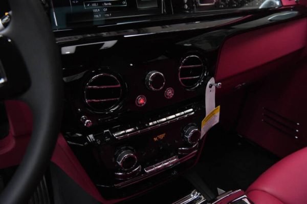 2024-rolls-royce-phantom-base-4dr-sedan (19)