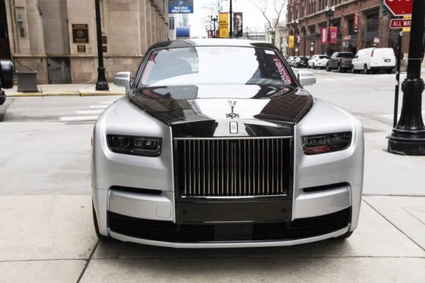 2024-rolls-royce-phantom-base-4dr-sedan (2)