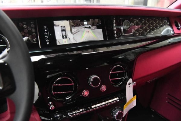 2024-rolls-royce-phantom-base-4dr-sedan (20)