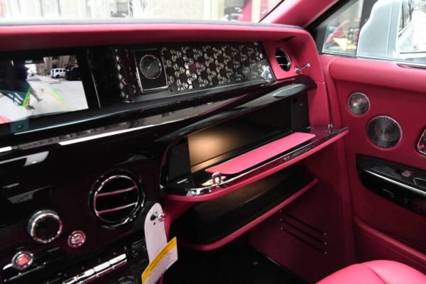 2024-rolls-royce-phantom-base-4dr-sedan (21)