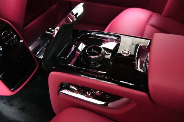 2024-rolls-royce-phantom-base-4dr-sedan (24)