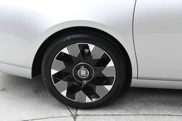 2024-rolls-royce-phantom-base-4dr-sedan (29)