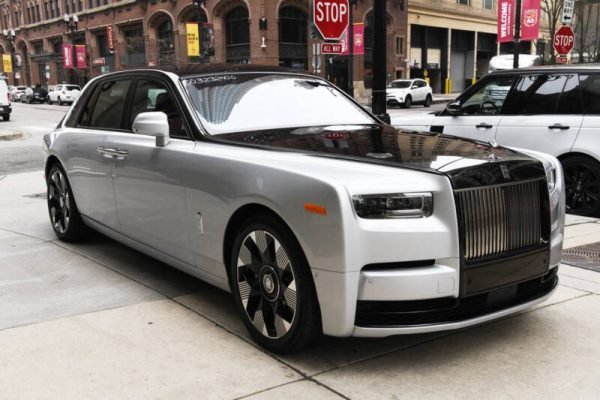 2024-rolls-royce-phantom-base-4dr-sedan (3)
