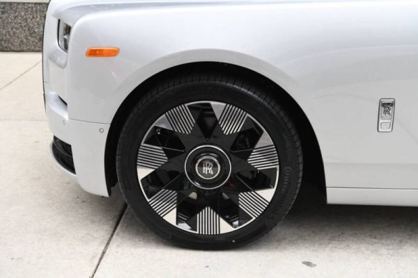 2024-rolls-royce-phantom-base-4dr-sedan (30)