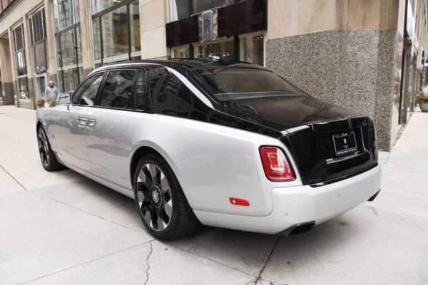2024-rolls-royce-phantom-base-4dr-sedan (5)